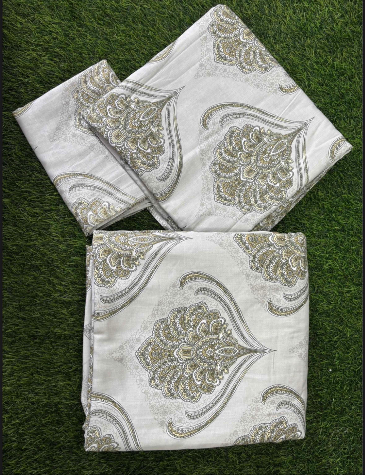 Luxury 4 Piece bedding Set : 1 King Flat Bedsheet, 1 double Bed AC dohar, 2 Pillow Covers